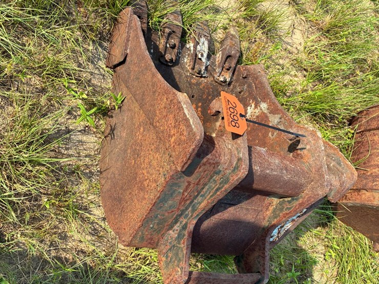 #2698-•-bobcat-bucket-image-2