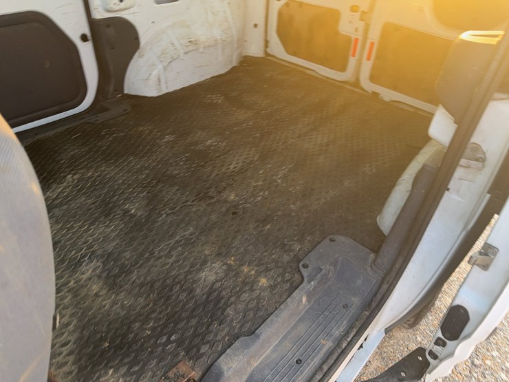 2010-ford-transit-connect-image-40