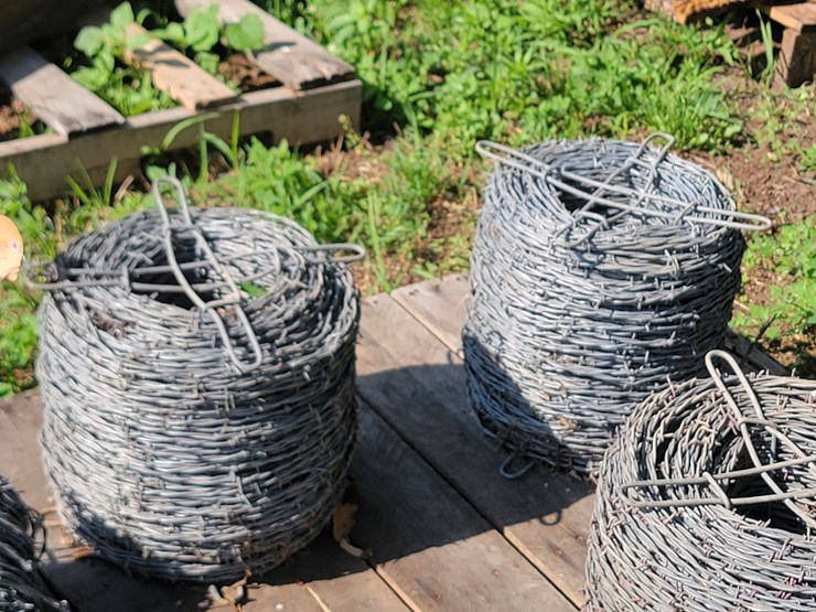 #9941-•-(4)-rolls-of-barbed-wire-image-5