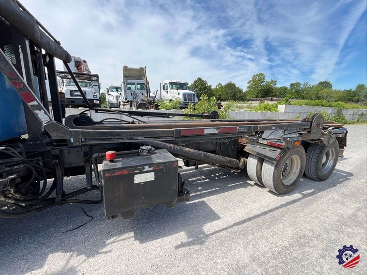 2008-peterbilt-340-image-19