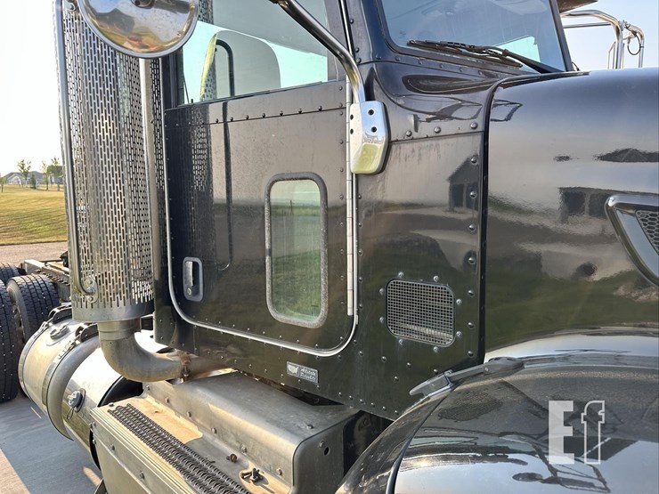 2012-peterbilt-386-image-28