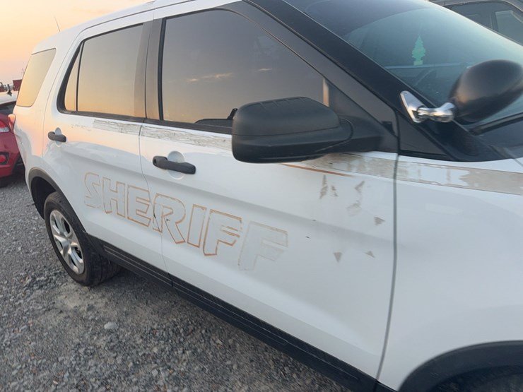 2017-ford-explorer-image-16