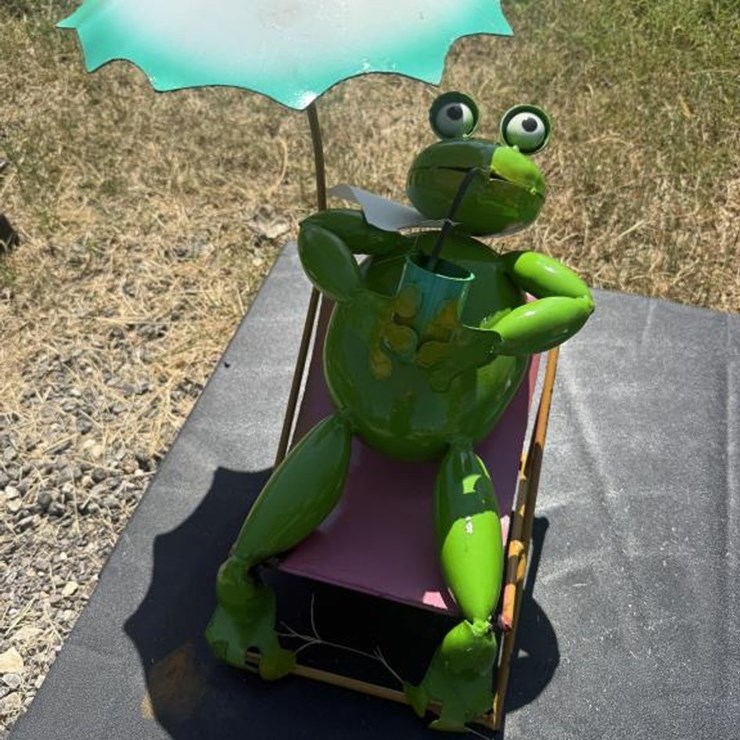 #96 • Metal Art - Lounging Frog w/ Umbrella