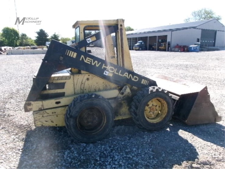 new-holland-l555-image-8