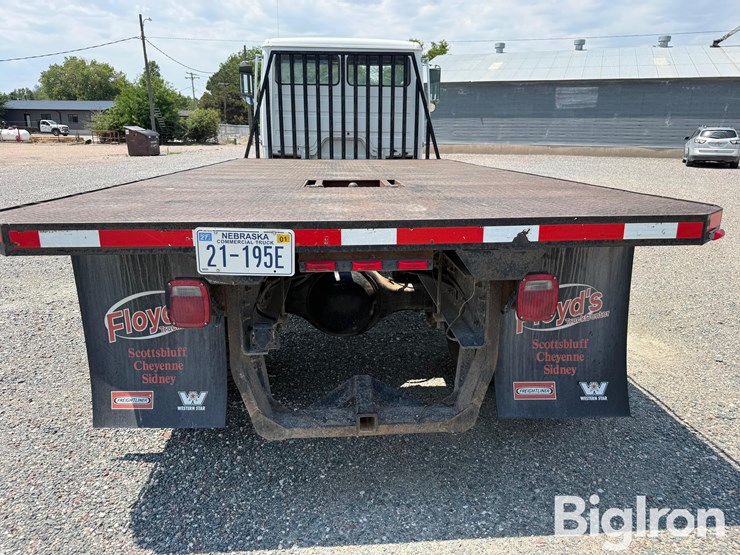 1999-freightliner-fl70-image-17