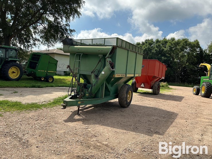 john-deere-400-image-1