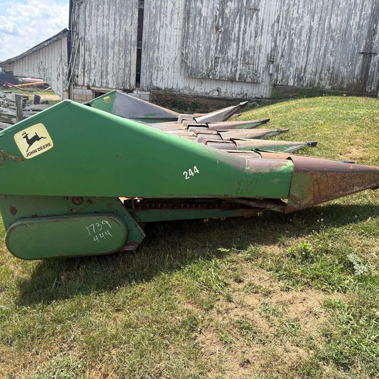 JOHN DEERE 643