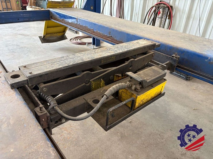 2014-bendpak-hds-14x-14,000-lb.-extended-four-post-vehicle-lift-with-dual-rolling-bridge-jacks-image-14