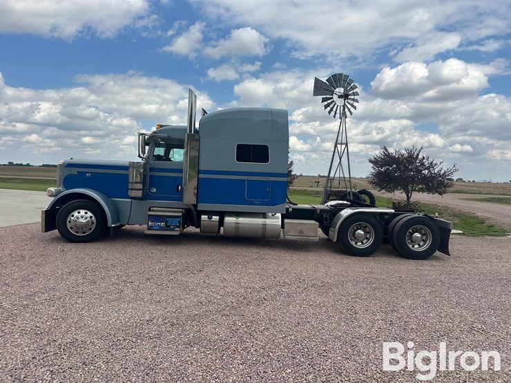 2020-peterbilt-389-image-8