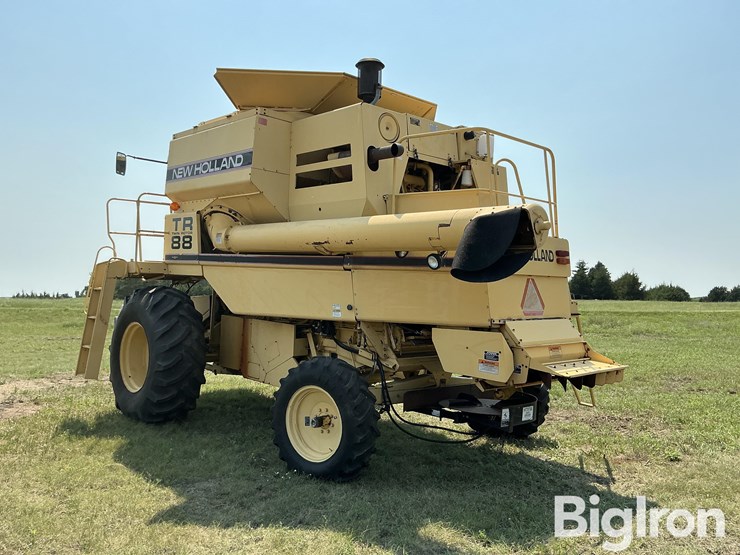 1997-new-holland-tr88-image-7