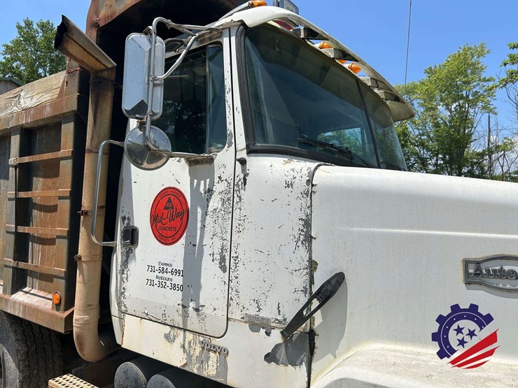 1999-volvo-truck-vnm84-tri-axle-dump-truck-image-32