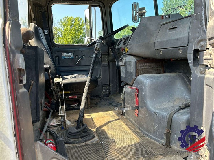 1995-mack-dm690s-image-77