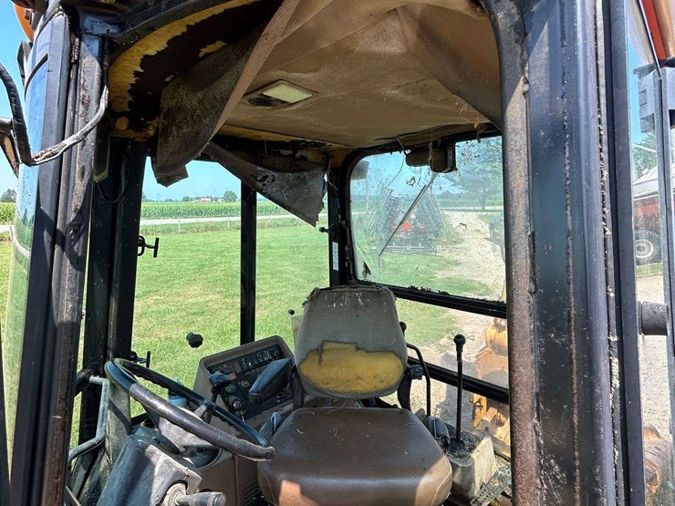 jd-410d-backhoe-image-11