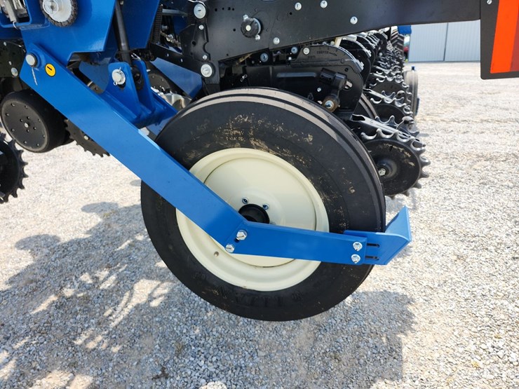 2023-kinze-3605-image-11