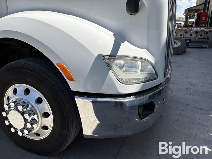 2015-peterbilt-579-image-16