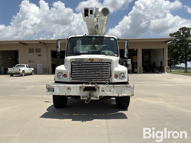 2008-freightliner-m2-106-image-2