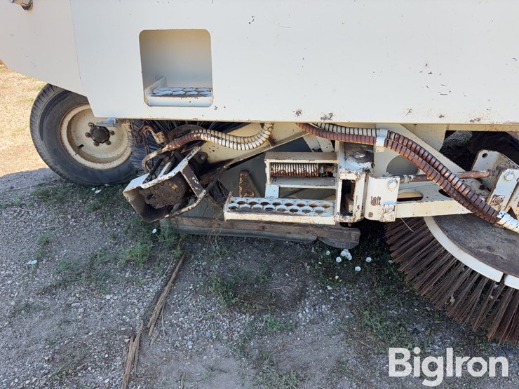 1990-elgin-pelican-image-19