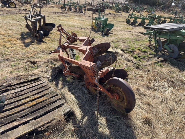 john-deere-three-point-three-bottom-plow-image-5