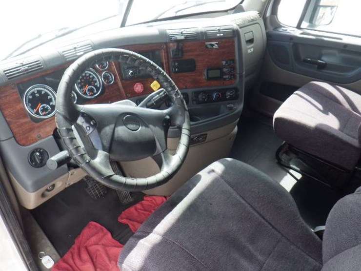 2017-freightliner-cascadia-125-evolution-image-18