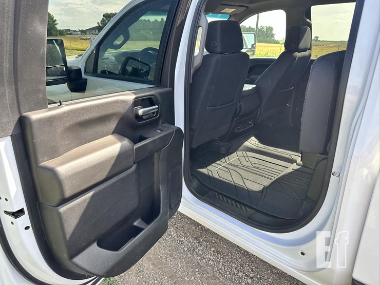 2021-chevrolet-silverado-2500hd-lt-image-24