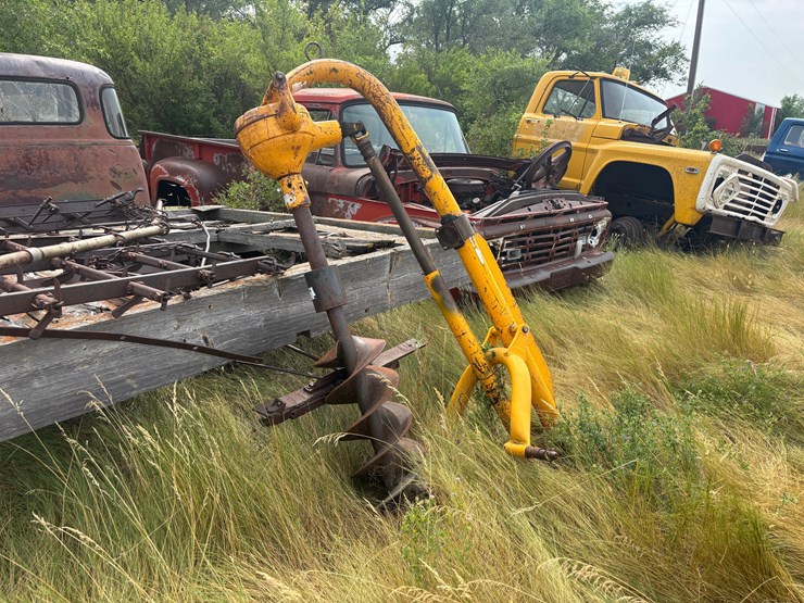 danuser-post-hole-digger-image-2