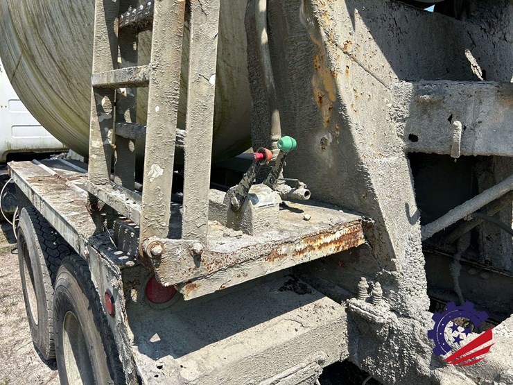 1997-mack-dm-concrete-mixer-truck-image-35
