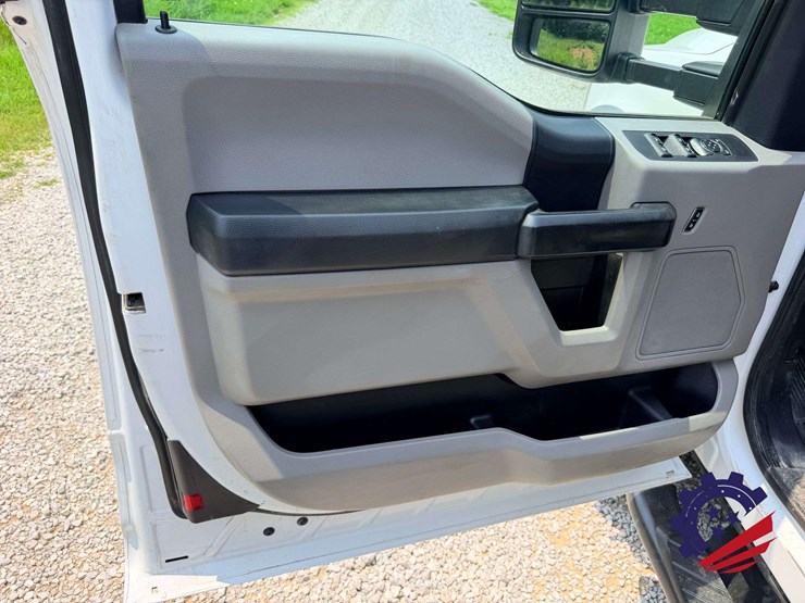 2019-ford-f550-xl-image-90