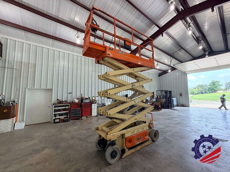 2017-jlg-2632es-image-49