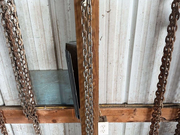 heavy-duty-steel-logging-tow-chains-with-forged-hooks-image-1