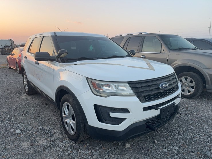 2017-ford-explorer-image-3