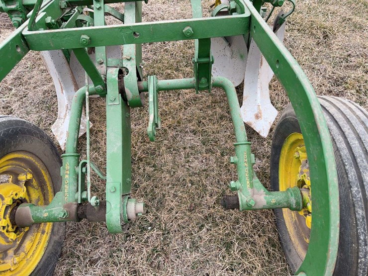 john-deere-two-row-pull-type-planter-image-2