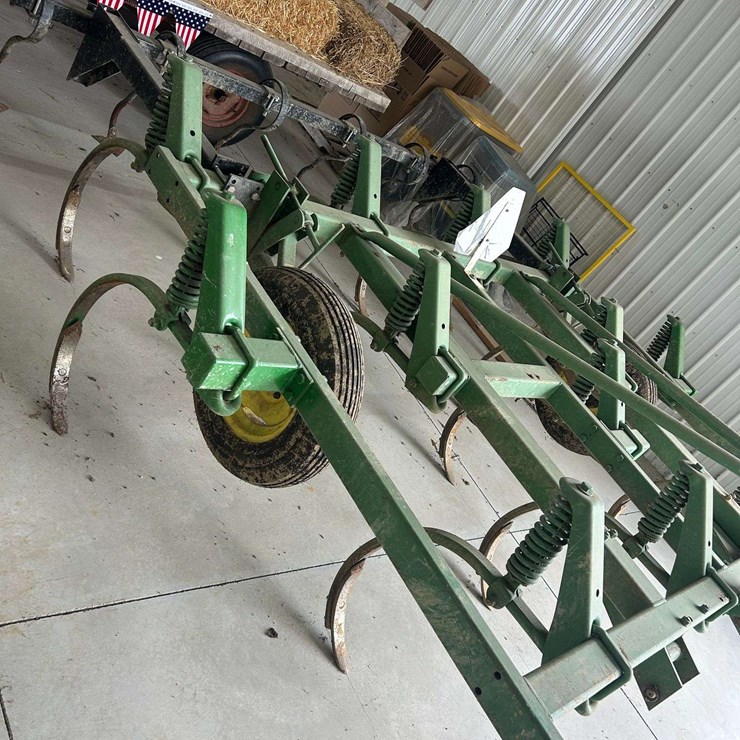 JOHN DEERE 1610