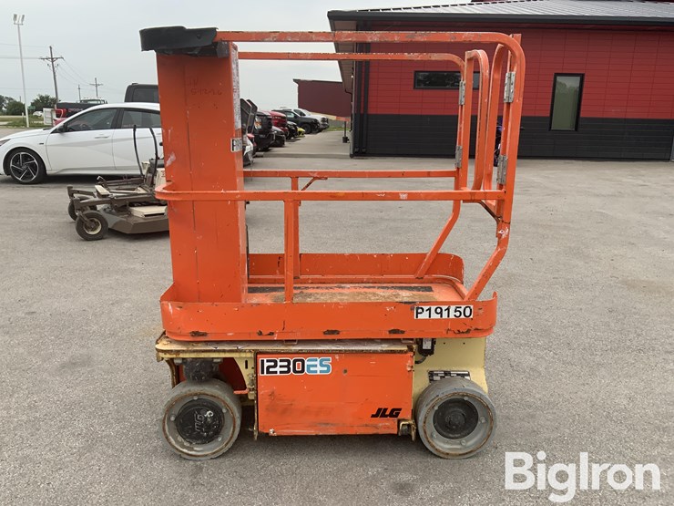 2016-jlg-1230es-image-8