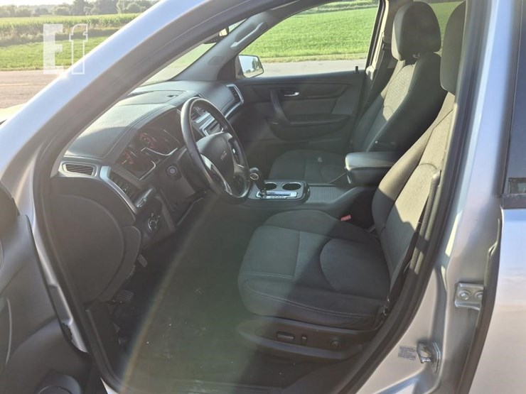 2015-gmc-acadia-image-10