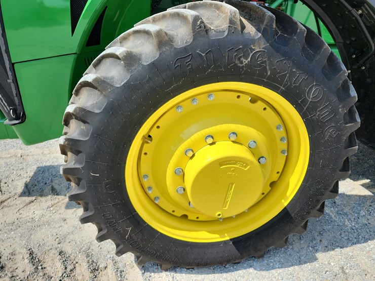 2013-john-deere-8235r-image-4