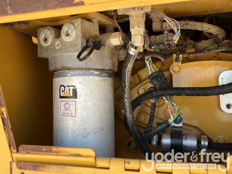 2018-caterpillar-d6n-lgp-image-39