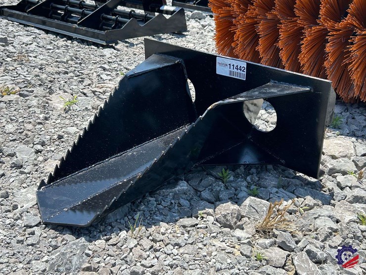 mini-universal-attach-tree-spade-attachment-image-1