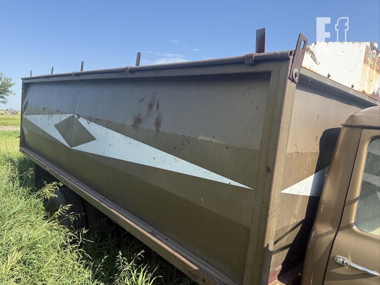 international-grain-truck-image-5