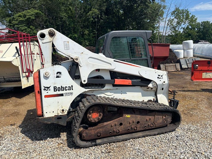2014-bobcat-t870-image-5