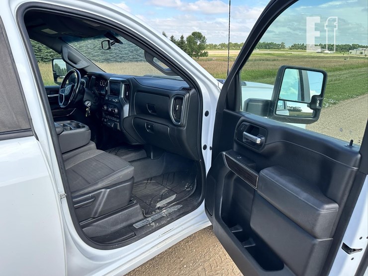 2021-chevrolet-silverado-2500hd-lt-image-23