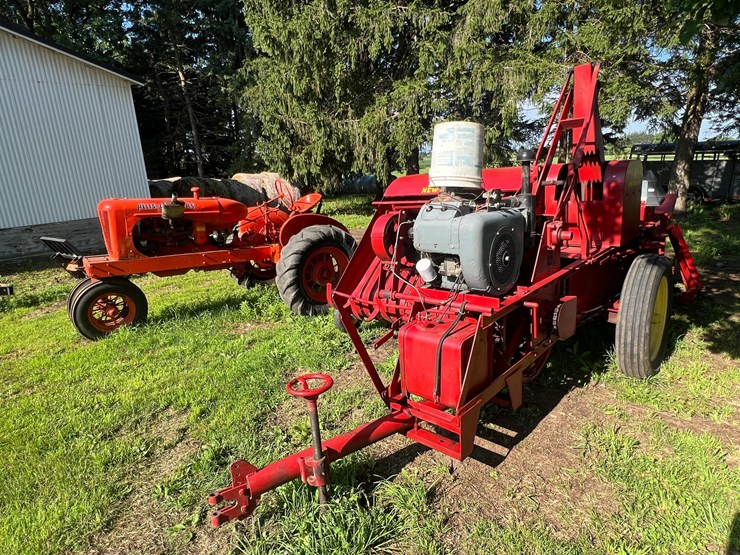#9902-•-new-holland-square-baler-image-4