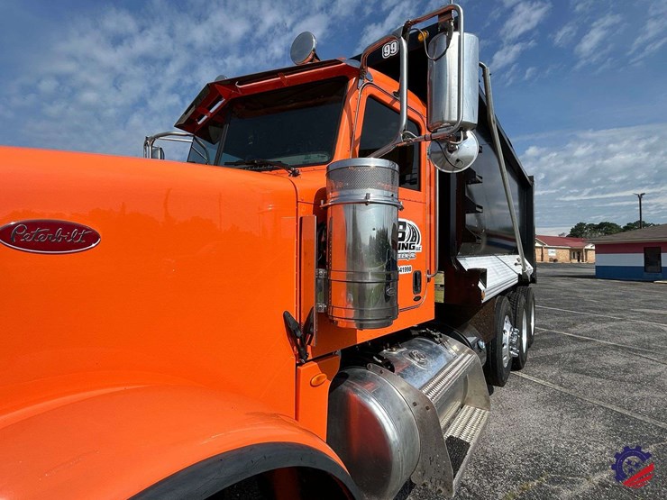 2016-peterbilt-367-image-12