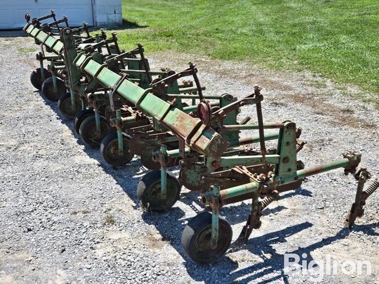 john-deere-6r30"-cultivator-image-1