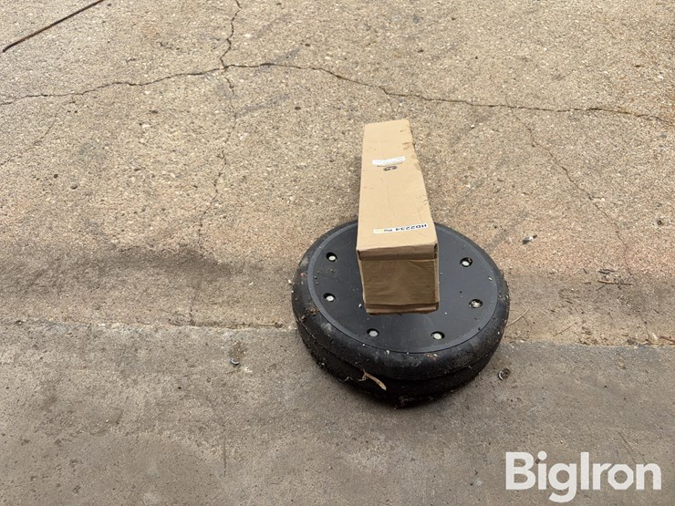 john-deere-ah176841-planter-hydraulic-cylinder-image-6