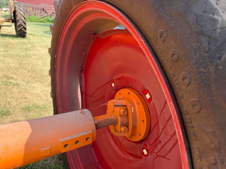 minneapolis-moline--z-tractor-image-22