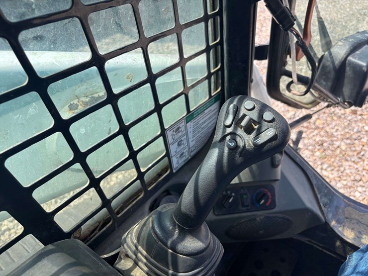 2016-bobcat-t770-image-15