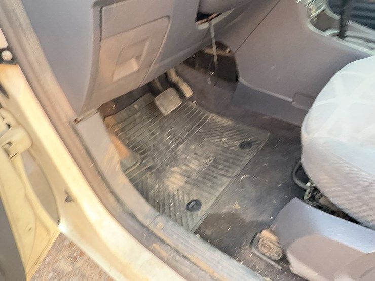 2010-ford-transit-connect-image-34