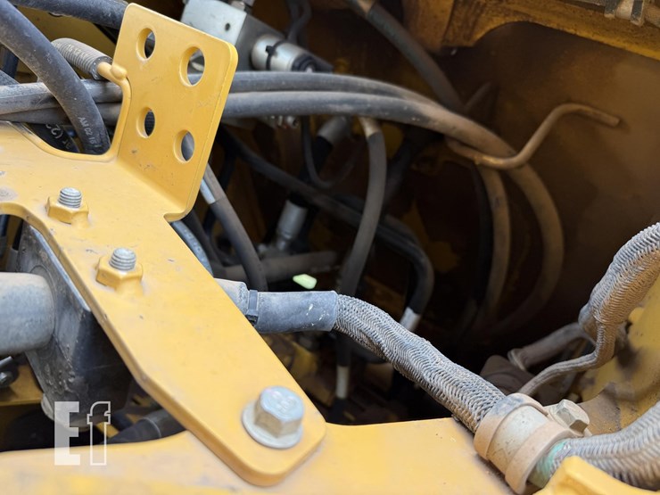 2019-deere-524l-image-36