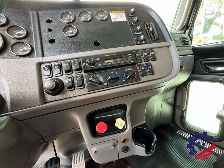 2013-peterbilt-367-image-83