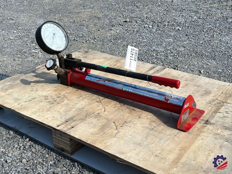 2011-ith-34.10025-2-high-pressure-hydraulic-hand-pump-image-4